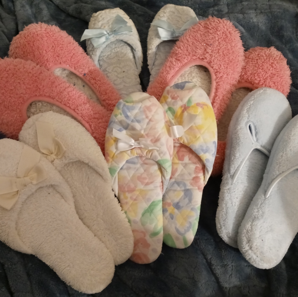 COPY - 6 PAIR SLIPPERS